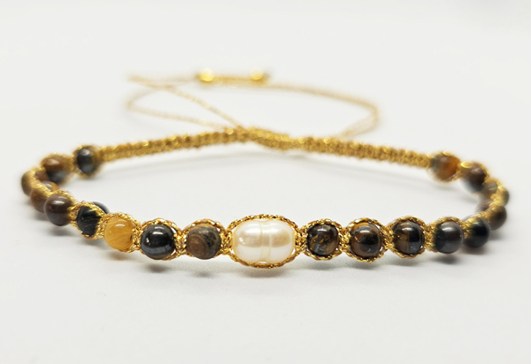 BRACCIALE MACRAME' TAMASHI STYLE CON PIETRE DURE SFACCETTATE AMETISTA 4 MM E PERLA DI FIUME A CHICCO DI RISO MM 6X4 SU CORDINO DORATO GIAPPONESE METALLICO, CHIUSURA REGOLABILE - Image 5