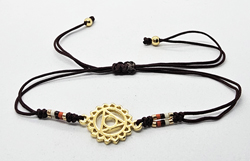 BRACCIALE STRING TEMALI CON PERLINE MIUKI E CIONDOLO GOLD PLATED MANDALA TRIANGOLO