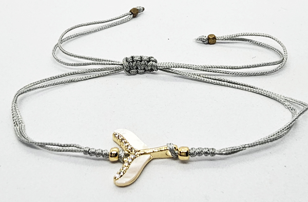 BRACCIALE TEMALI CON CORDINO COLORATO E MEDAGLIA IN METALLO GOLD PLATED CON ZIRCONI E MADREPERLA A FORMA DI CODA DI DELFINO - Image 4