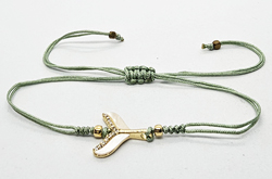 BRACCIALE TEMALI CON CORDINO COLORATO E MEDAGLIA IN METALLO GOLD PLATED CON ZIRCONI E MADREPERLA A FORMA DI CODA DI DELFINO