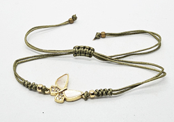 BRACCIALE TEMALI CON CORDINO COLORATO E MEDAGLIA IN METALLO GOLD PLATED CON ZIRCONI E MADREPERLA A FORMA DI FARFALLA