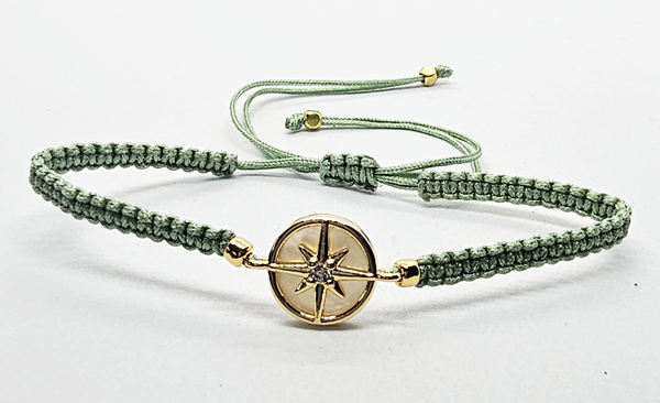 BRACCIALE FULL MACRAME' CON MEDAGLIA ROSA DEI VENTI IN METALLO SMALTATO GOLD PLATED CON ZIRCONI E MADREPERLA - Image 3