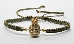 BRACCIALE FULL MACRAME' CON MEDAGLIA A FORMA DI ANANAS IN METALLO GOLD PLATED CON ZIRCONI