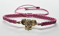 BRACCIALE FULL MACRAMÈ CON MEDAGLIA A FORMA DI TESTA DI ELEFANTE IN METALLO GOLD PLATED CON ZIRCONI, CHIUSURA REGOLABILE