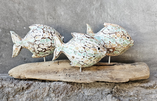 TRE PESCI KEMBUNG INTARSIATI E DIPINTI A MANO SU PIEDISTALLO DRIFTWOOD DI CM 14 CIRCA - Image 4
