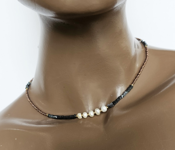 COLLANA COLLEZIONE EMATITE STONE CON PERLINE GIAPPONESI 12/O, PERLE DI FIUME E PERLINE GOLD PLATED, CHIUSURA A CATENELLA REGOLABILE - Image 3