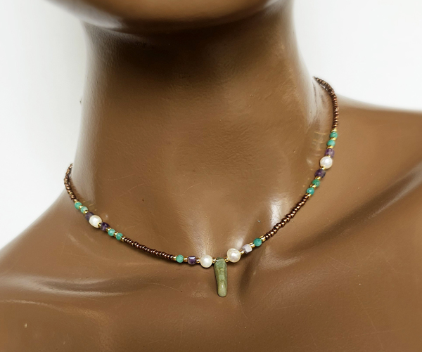 COLLANA COLLEZIONE ADIDAS CON PERLINE GIAPPONESI 12/O E GOLD PLATED, PERLE DI FIUME E PIETRE DURE AMETISTA E ONICE VERDE, CHIUSURA A CATENELLA REGOLABILE - Image 2