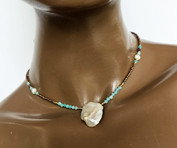 COLLANA COLLEZIONE ADIDAS CON PERLINE GIAPPONESI 12/O E GOLD PLATED, PERLE DI FIUME, PIETRE DURE AMETISTA E AMAZZONITE E PERLA PIATTA BAROK, CHIUSURA A CATENELLA REGOLABILE - Image 2