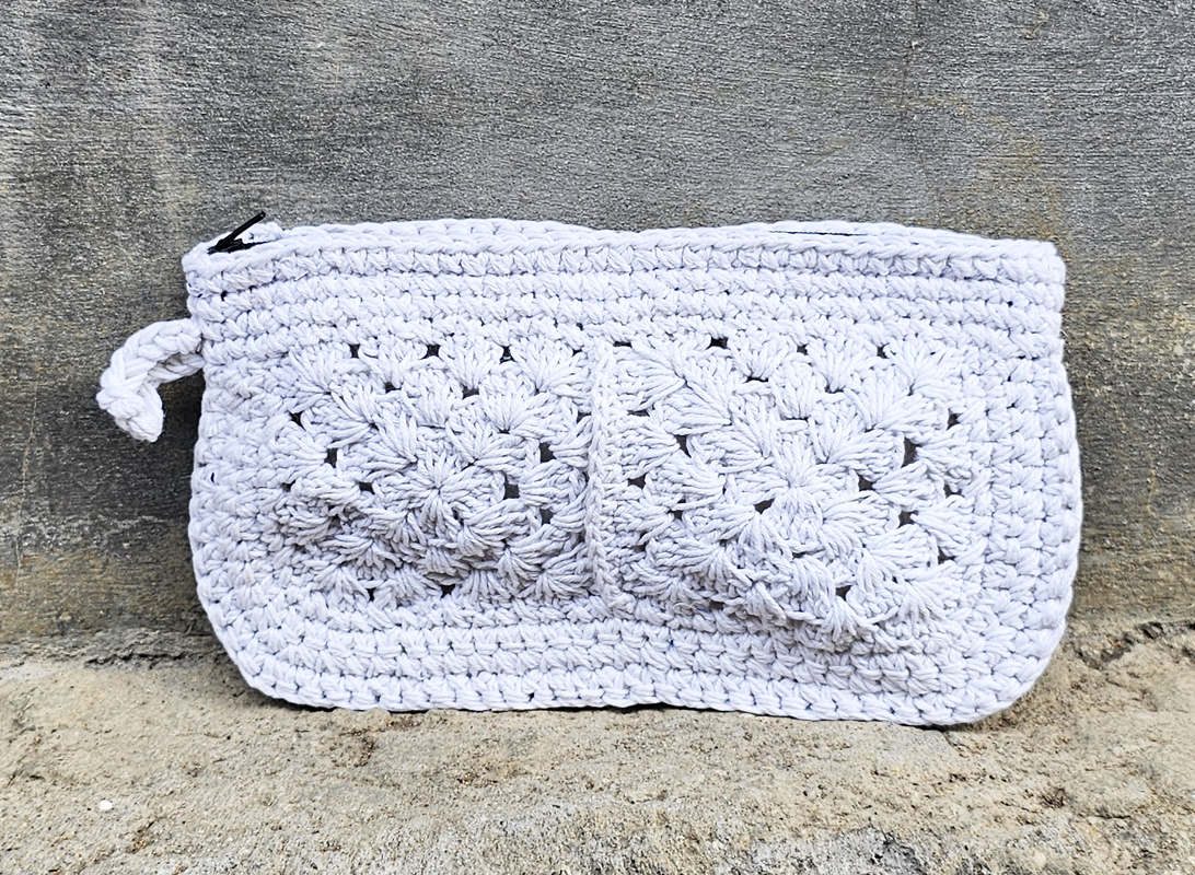 POCHETTE IN COTONE REALIZZATE A UNCINETTO A DUE QUADRATI IN TINTA UNITA CON CERNIERA CM 20X12 CIRCA - Image 3