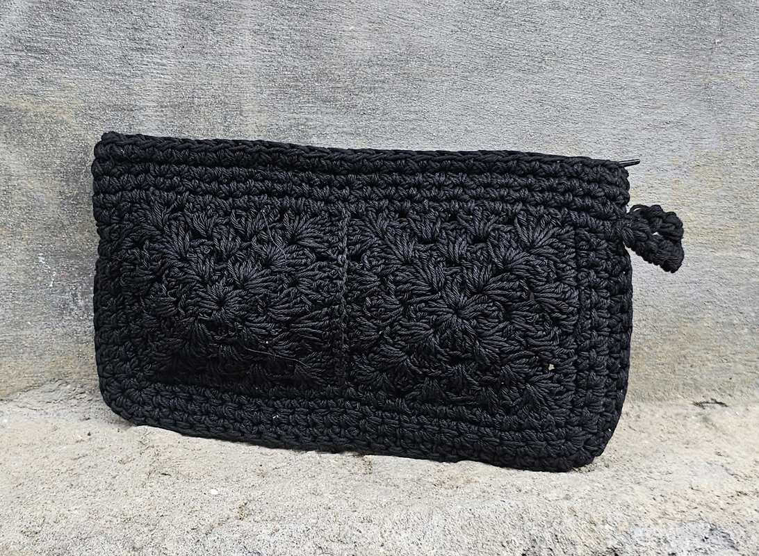 POCHETTE IN COTONE REALIZZATE A UNCINETTO A DUE QUADRATI IN TINTA UNITA CON CERNIERA CM 20X12 CIRCA - Image 7