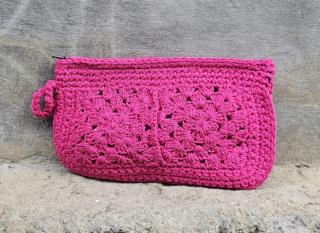 POCHETTE IN COTONE REALIZZATE A UNCINETTO A DUE QUADRATI IN TINTA UNITA CON CERNIERA CM 20X12 CIRCA - Image 8