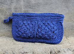 POCHETTE IN COTONE REALIZZATE A UNCINETTO A DUE QUADRATI IN TINTA UNITA CON CERNIERA CM 20X12 CIRCA