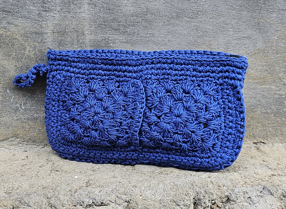 POCHETTE IN COTONE REALIZZATE A UNCINETTO A DUE QUADRATI IN TINTA UNITA CON CERNIERA CM 20X12 CIRCA - Image 9