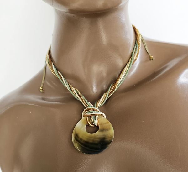 COLLARINO IN PERLINE GIAPPONESI MGB 15/0 CON 8 FILI E CIONDOLO DI MADREPERLA RONDO CM 4 - Image 2