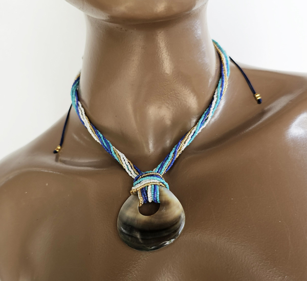 COLLARINO IN PERLINE GIAPPONESI MGB 15/0 CON 8 FILI E CIONDOLO DI MADREPERLA RONDO CM 4 - Image 3