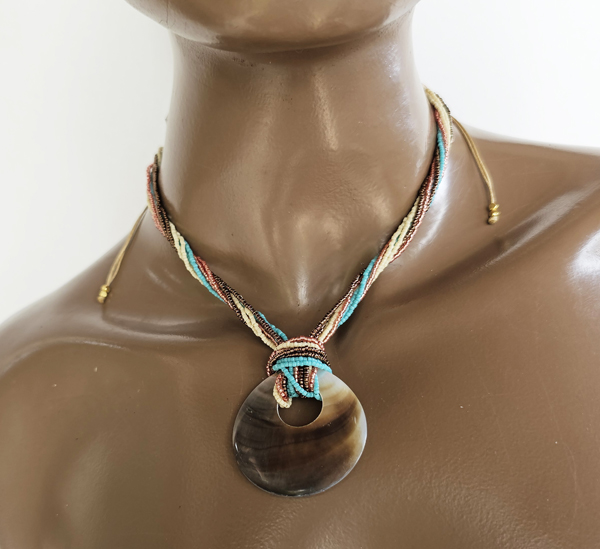 COLLARINO IN PERLINE GIAPPONESI MGB 15/0 CON 8 FILI E CIONDOLO DI MADREPERLA RONDO CM 4 - Image 6