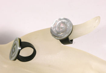 ANELLI IN RESINA E MADREPERLA SPIRALE QUADRI - Image 3