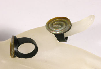 ANELLI IN RESINA E MADREPERLA SPIRALE QUADRI - Image 4